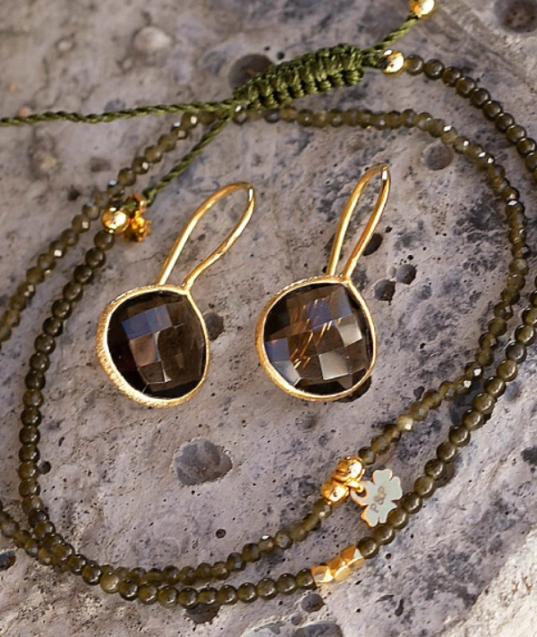 Handgemaakte oorbellen en armband van Pimps and Pearls